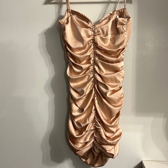 Oh Polly ruched satin dress - Picture 4 of 6